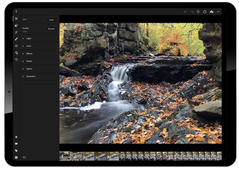 is lightroom free on ipad.